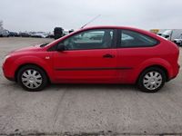 Gebraucht Ford Focus Trend 101 PS (74 kW) 2005 Rot Limousine