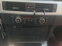 Gebraucht BMW 318 Performance 143 PS (105 kW) 2010 Blau Kombi