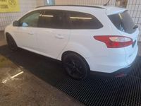 Gebraucht Ford Focus Trend 116 PS (85 kW) 2012 Frostweiß Kombi