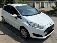 Gebraucht Ford Fiesta Trend 101 PS (74 kW) 2017 Weiß Kleinwagen