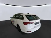 Gebraucht Skoda Octavia Ambition 150 PS (110 kW) 2023 Candyweiss Kombi