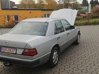 Gebraucht Mercedes 200 75 PS (55 kW) 1991 Silber Limousine