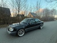 Gebraucht Mercedes E230 140 PS (102 kW) 1992 Schwarz Limousine