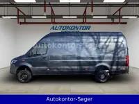 Gebraucht Mercedes Sprinter 190 PS (139 kW) 2024 Grau Van