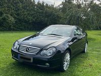 Gebraucht Mercedes C180 129 PS (94 kW) 2001 Schwarz Coupé