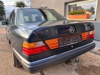 Gebraucht Mercedes E200 75 PS (55 kW) 1990 Blau Limousine