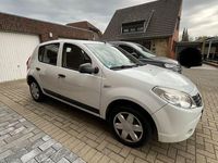 Gebraucht Dacia Sandero 75 PS (55 kW) 2011 Weiß Limousine