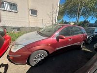 Second-hand Ford Focus Ambiente 101 CP (74 kW) 2000 Roșu Berlinǎ