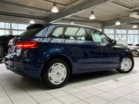 Gebraucht Audi A3 Attraction 105 PS (77 kW) 2014 Blau Limousine