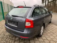 Gebraucht Skoda Octavia 105 PS (77 kW) 2011 Grau Kombi
