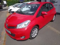 Gebraucht Toyota Yaris Cool 99 PS (72 kW) 2012 Super red 5 Kleinwagen
