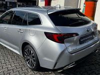Gebraucht Toyota Corolla Hybrid 140 PS (102 kW) 2025 Shimmering silver metallic Kombi