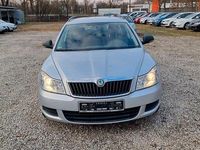 Gebraucht Skoda Octavia Ambiente 122 PS (89 kW) 2011 Grau Kombi