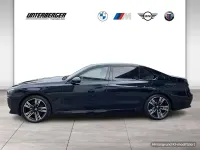 Gebraucht BMW 740 M Sport 303 PS (222 kW) 2025 M carbonschwarz Limousine