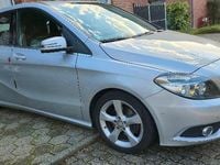 Gebraucht Mercedes B200 156 PS (114 kW) 2014 Silber Van / Kleinbus