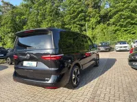 Gebraucht VW Multivan Life 150 PS (110 kW) 2025 Deep black perleffekt Van / Kleinbus