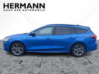 Gebraucht Ford Focus ST-Line 125 PS (91 kW) 2023 Dynamic blau met (blau) Limousine