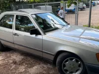 Gebraucht Mercedes E230 132 PS (97 kW) 1989 Silber Limousine