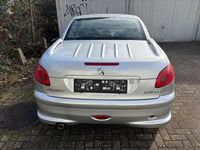 Gebraucht Peugeot 206 CC 109 PS (80 kW) 2003 Silber Cabrio