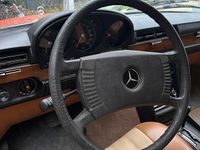Second-hand Mercedes 280 1977 Portocaliu Berlinǎ