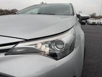 Gebraucht Toyota Avensis 147 PS (108 kW) 2017 Grau Kombi