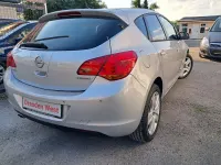 Gebraucht Opel Astra Design Edition 140 PS (102 kW) 2012 Silber Limousine
