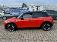 Gebraucht Mini Cooper 136 PS (100 kW) 2020 Solaris orange metallic Kleinwagen