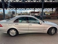 Second-hand Mercedes C200 163 CP (119 kW) 2002 Argintiu Berlinǎ