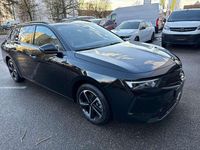 Neu Opel Astra Edition 131 PS (96 kW) 2025 Lackierung schwarz perla nera/ Kombi