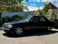 Gebraucht Mercedes E230 132 PS (97 kW) 1991 Schwarz Limousine