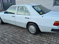 Brugt Mercedes E200 136 HK (100 kW) 1990 Hvid Sedan