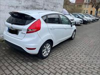 Gebraucht Ford Fiesta 97 PS (71 kW) 2011 Weiß Kleinwagen