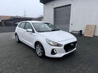 Gebraucht Hyundai i30 Trend 140 PS (102 kW) 2017 Weiß Limousine