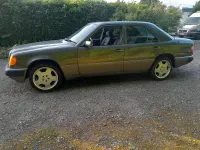Używany Mercedes E300 146 KM (107 kW) 1990 Sedan/Limuzyna
