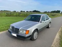 Second-hand Mercedes E300 179 CP (131 kW) 1992 Argintiu Berlinǎ