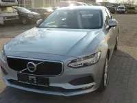 Gebraucht Volvo S90 Momentum 250 PS (183 kW) 2018 Electric silver / metallic Limousine