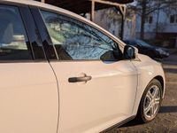 Gebraucht Ford Focus 86 PS (63 kW) 2015 Weiß Kombi