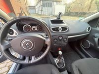 Gebraucht Renault Clio II Night&Day 75 PS (55 kW) 2011 Silber Limousine