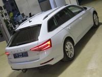 Gebraucht Skoda Superb Style 218 PS (160 kW) 2023 Moon white (metallic) Kombi