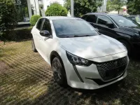 Gebraucht Peugeot e-208 Active 100 kW (136 PS) 2022 Weiß Kleinwagen