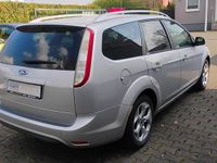 Gebraucht Ford Focus 109 PS (80 kW) 2010 Silber Kombi