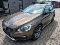 Gebraucht Volvo V60 CC Momentum 150 PS (110 kW) 2017 Braun Kombi