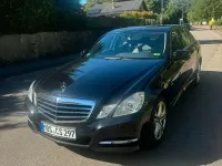 Gebraucht Mercedes E220 Avantgarde 170 PS (125 kW) 2011 Schwarz Limousine
