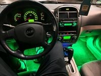 Gebraucht Kia Cerato 140 PS (102 kW) 2004 Schwarz Kleinwagen