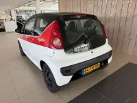 Gebraucht Peugeot 107 68 PS (50 kW) 2006 Weiß Kleinwagen