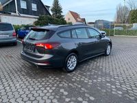 Gebraucht Ford Focus 101 PS (74 kW) 2022 Grau Kombi