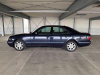 Gebraucht Mercedes E200 163 PS (119 kW) 2001 Blau Limousine