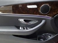 Gebraucht Mercedes E300 194 PS (142 kW) 2022 Rot Limousine