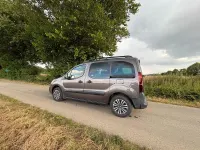 Gebraucht Peugeot Partner Outdoor 120 PS (88 kW) 2016 Braun Van / Kleinbus