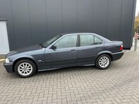 Gebraucht BMW 318 116 PS (85 kW) 1997 Grau Limousine